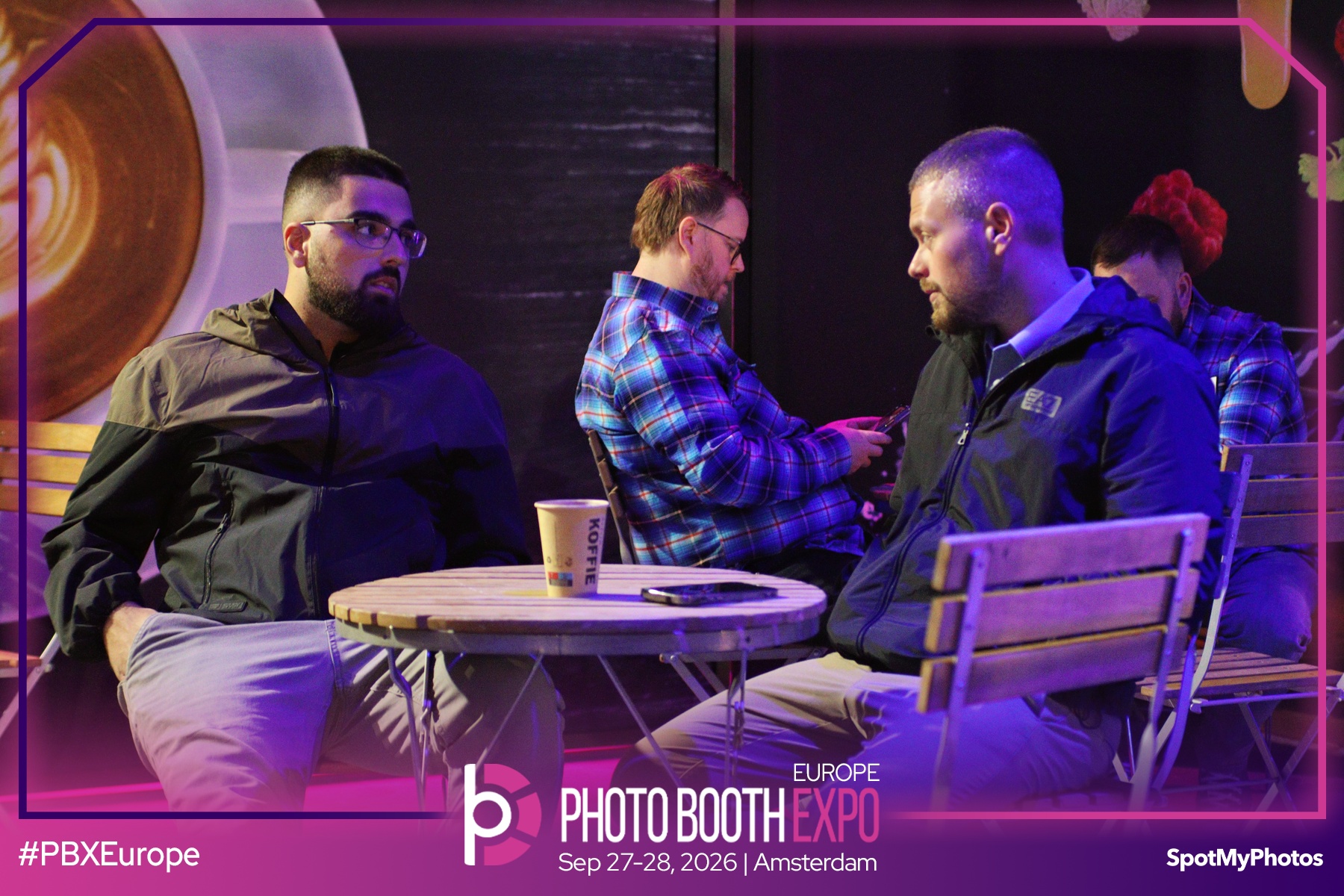 Екипът на Funky 360 обменя опит на Photo Booth Expo Europe